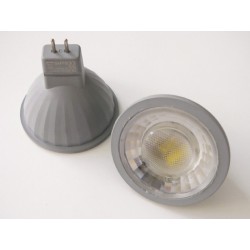 LED žárovka MR16 7W