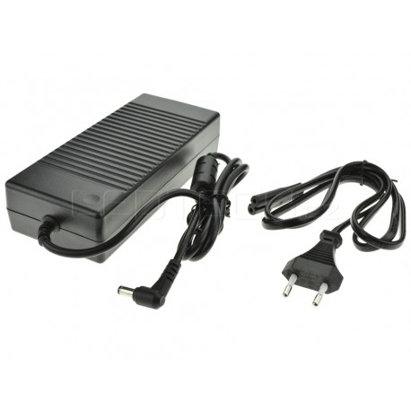 LED zdroj 12V 96W zásuvkový